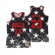 Camiseta Chicago Bulls Michael Jordan NO 23 Independence Day Mitchell & Ness Negro